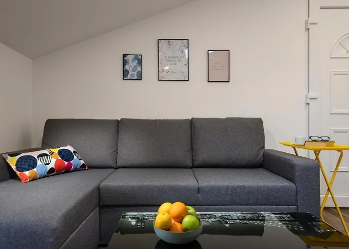 Hana - Attic Apartment In City Center